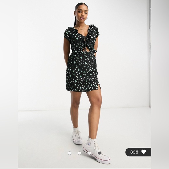 ASOS DESIGN lace trim ruffle bodice mini tea dress in black ditsy - Picture 2 of 7